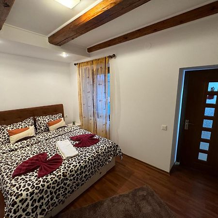 Iazi Apartament Braşov Esterno foto