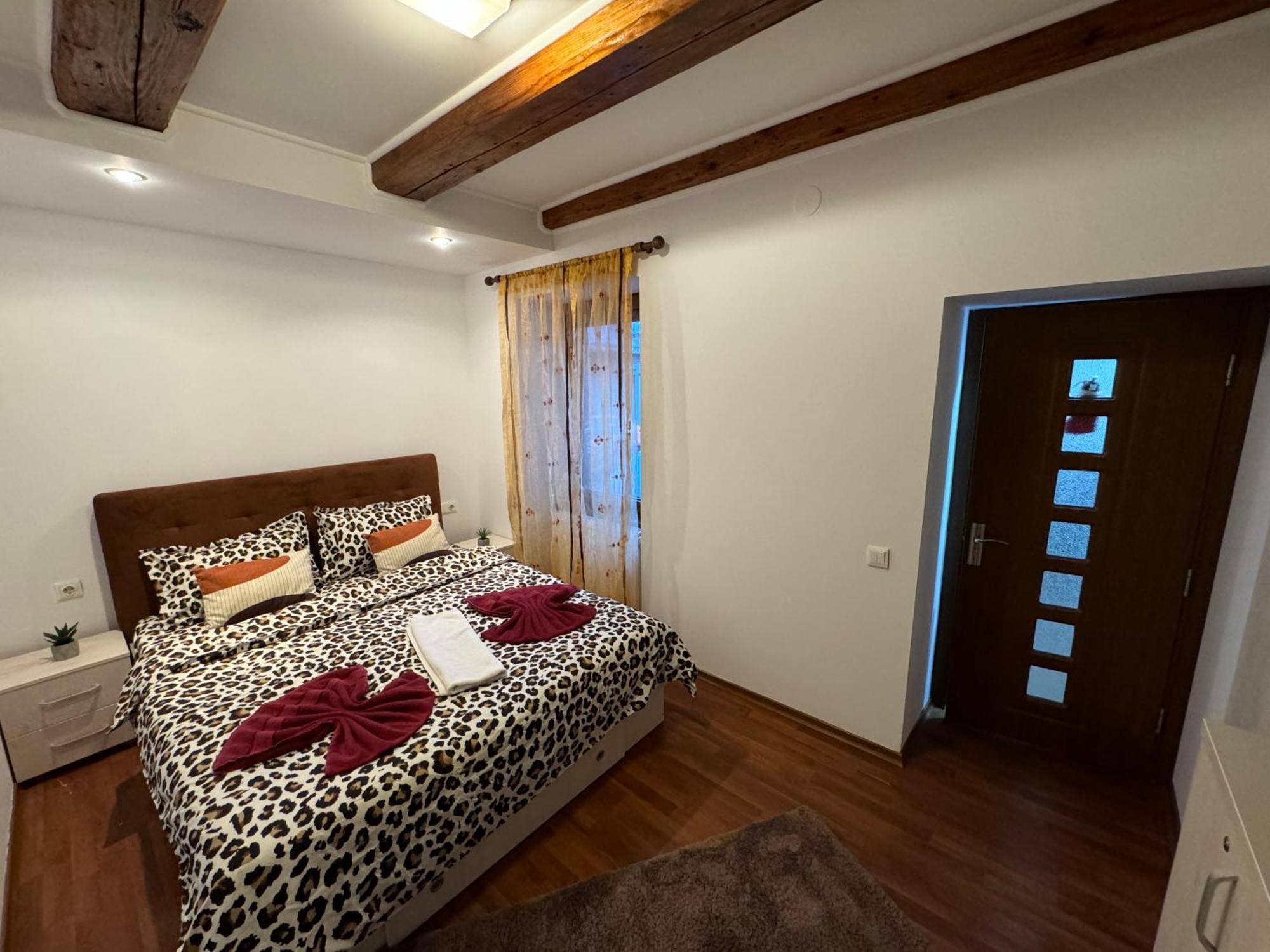 Iazi Apartament Braşov Esterno foto